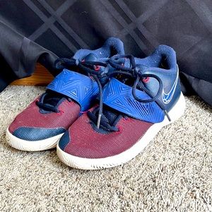 Nike Kyrie Flytrap 1, big boy size 4.